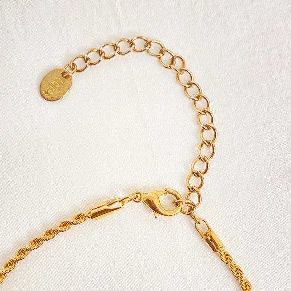 Claires Orante Clear Rhinestones Cross Pendant Chain Necklace Thin Spiral Links - Picture 4 of 12